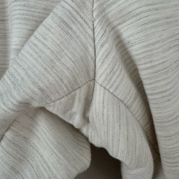 Gap tailored crop stretch trousers. Pictures show the subtle black lines. - Picture 7 of 9